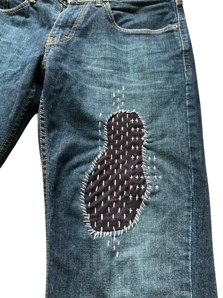 [XL] Jeansy z Haftowaną Łatą Vintage - obrazek 3